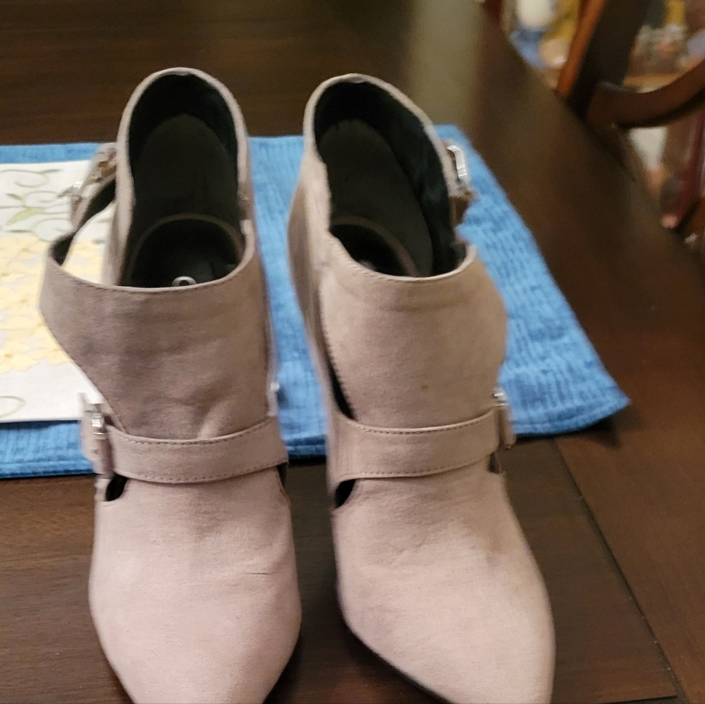 Guess Buckle Booties - Picture 2 of 8